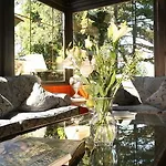 Uhu Villa Suites